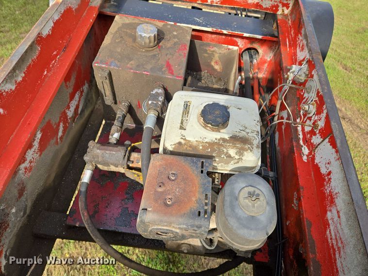 image for item EO0820 1988 Fontaine  lowboy equipment trailer