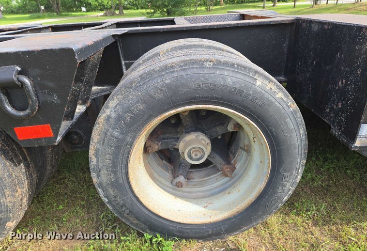 image for item EO0820 1988 Fontaine  lowboy equipment trailer