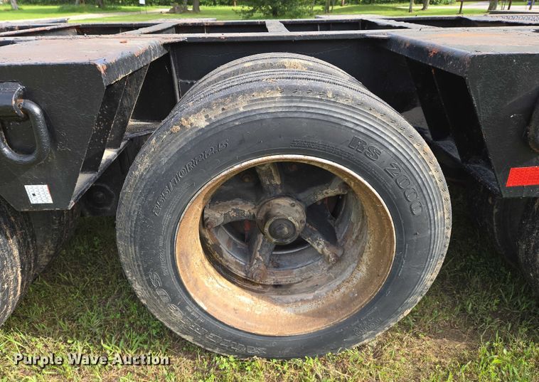 image for item EO0820 1988 Fontaine  lowboy equipment trailer