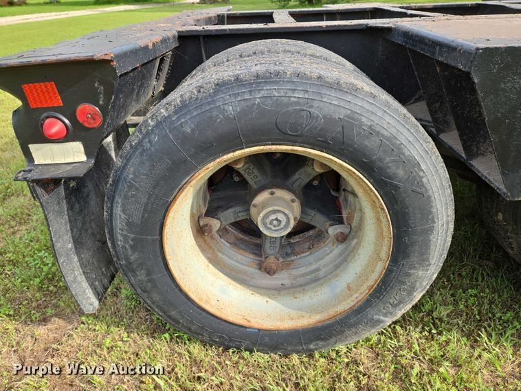 image for item EO0820 1988 Fontaine  lowboy equipment trailer