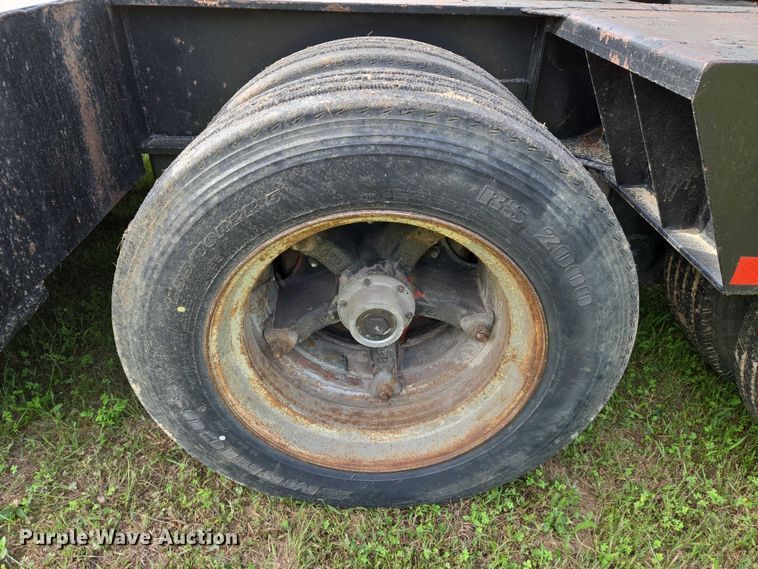 image for item EO0820 1988 Fontaine  lowboy equipment trailer