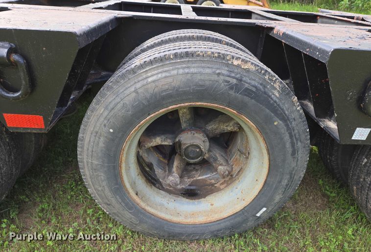 image for item EO0820 1988 Fontaine  lowboy equipment trailer