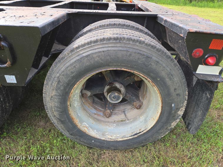 image for item EO0820 1988 Fontaine  lowboy equipment trailer