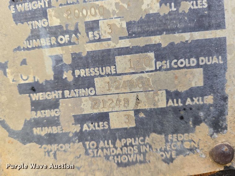 image for item EO0820 1988 Fontaine  lowboy equipment trailer