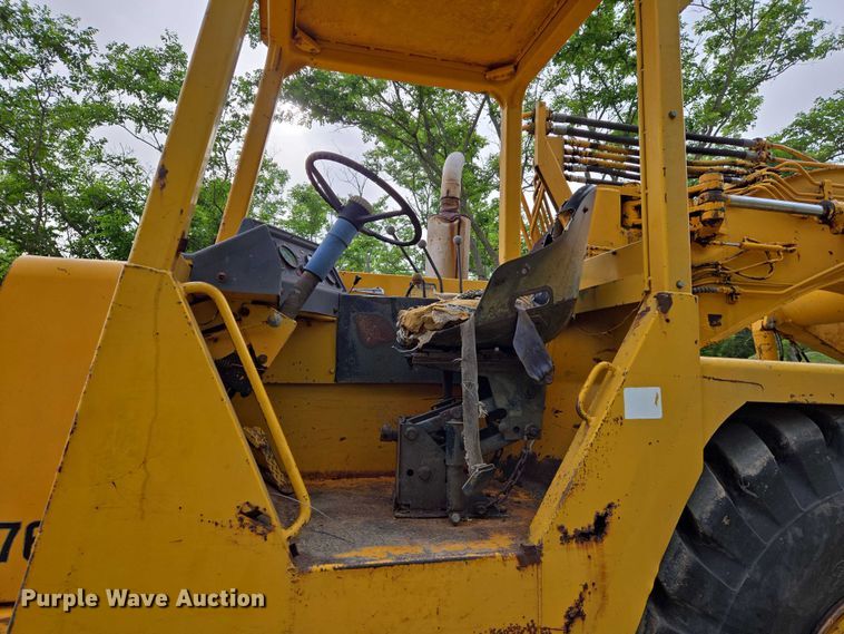 image for item EO0821 1978 John Deere 762 elevating scraper
