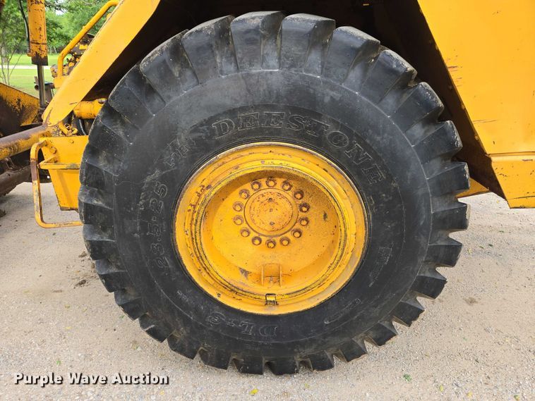 image for item EO0821 1978 John Deere 762 elevating scraper