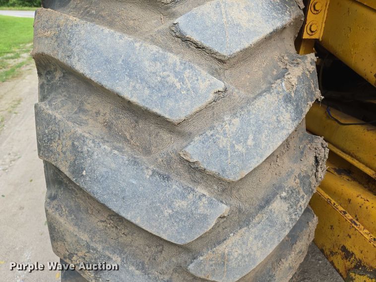 image for item EO0821 1978 John Deere 762 elevating scraper