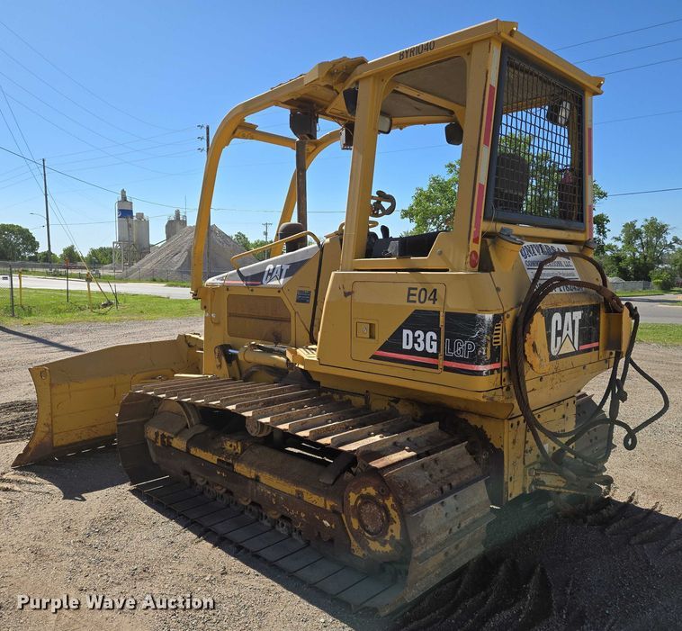 image for item EO0826 2005 Caterpillar D3G LGP dozer