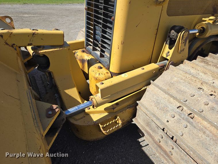 image for item EO0826 2005 Caterpillar D3G LGP dozer