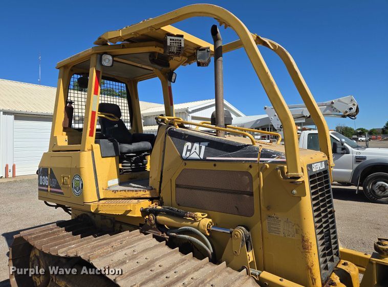 image for item EO0826 2005 Caterpillar D3G LGP dozer