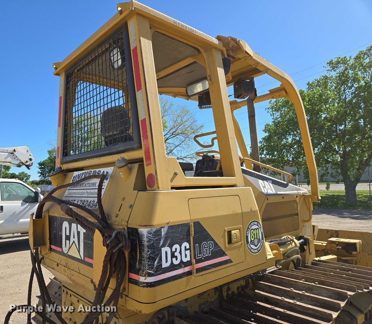 image for item EO0826 2005 Caterpillar D3G LGP dozer