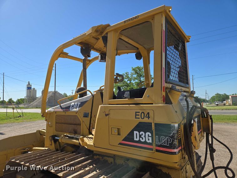 image for item EO0826 2005 Caterpillar D3G LGP dozer