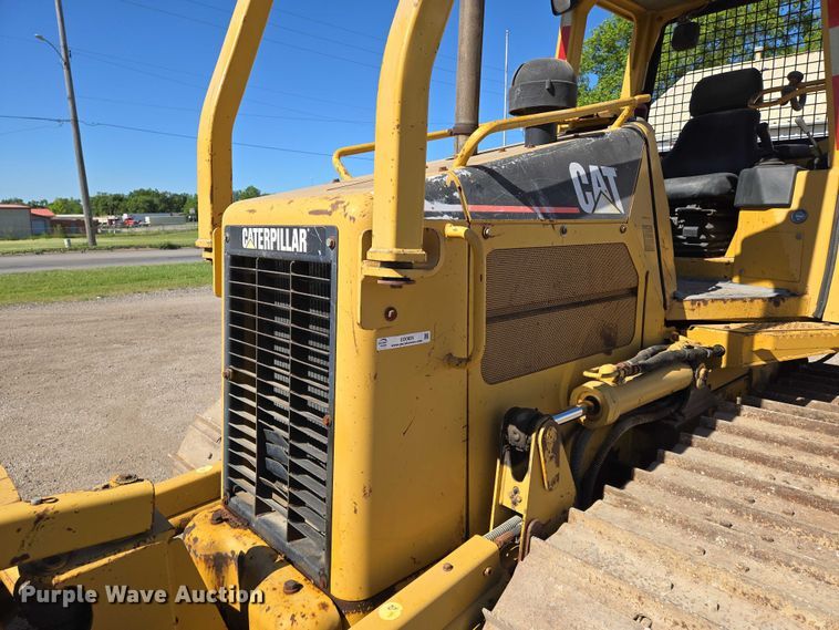 image for item EO0826 2005 Caterpillar D3G LGP dozer