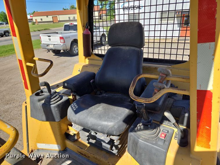 image for item EO0826 2005 Caterpillar D3G LGP dozer