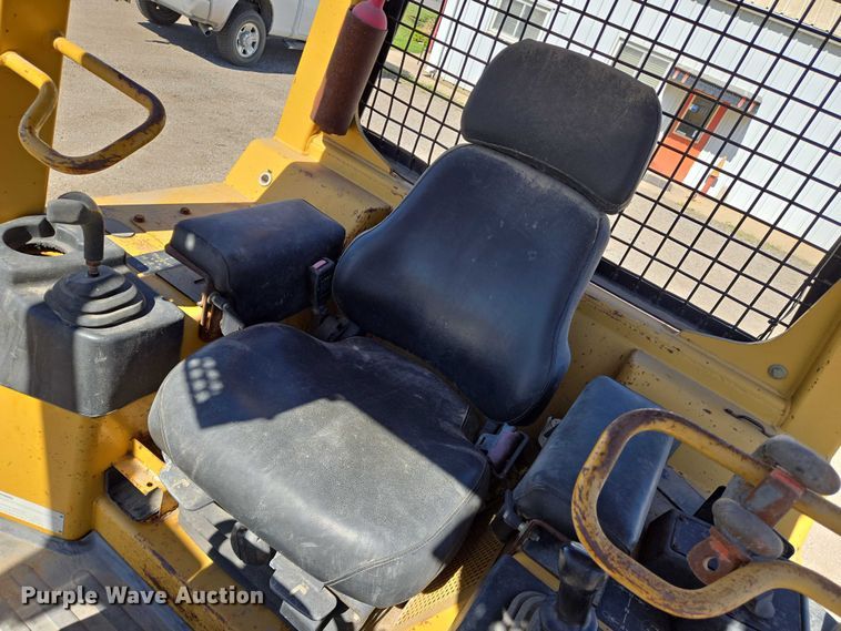 image for item EO0826 2005 Caterpillar D3G LGP dozer