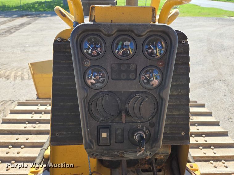 image for item EO0826 2005 Caterpillar D3G LGP dozer