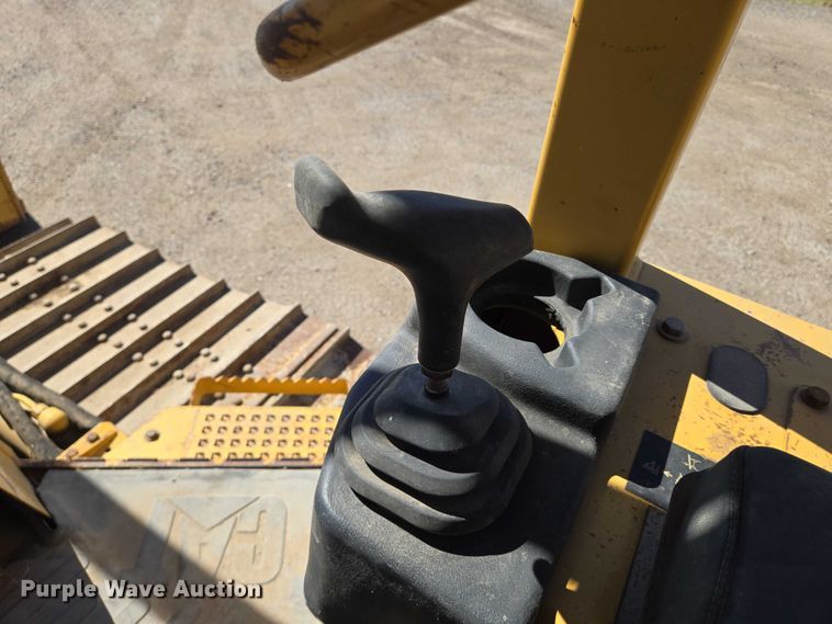 image for item EO0826 2005 Caterpillar D3G LGP dozer