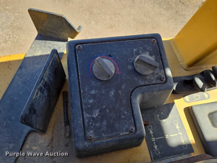 image for item EO0826 2005 Caterpillar D3G LGP dozer