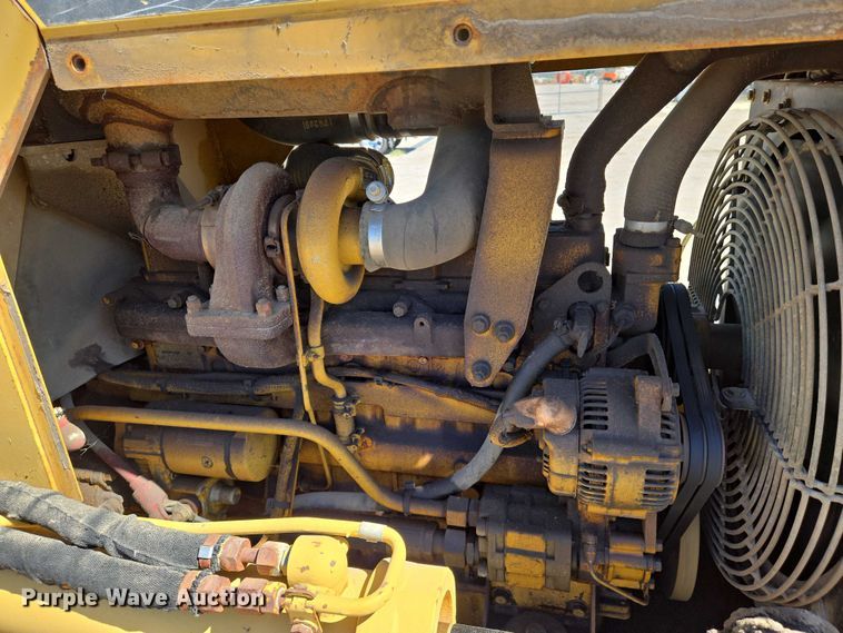 image for item EO0826 2005 Caterpillar D3G LGP dozer