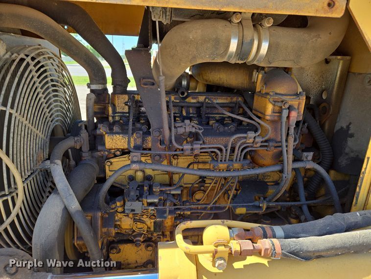 image for item EO0826 2005 Caterpillar D3G LGP dozer