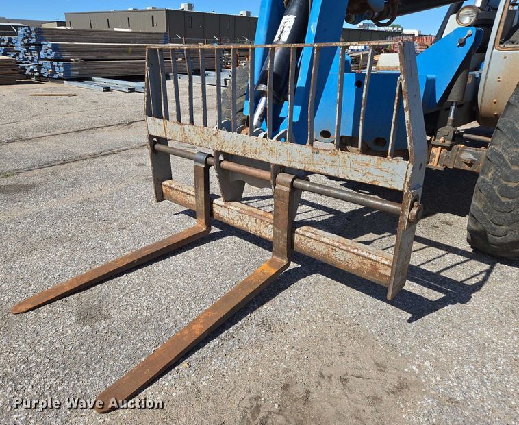 image for item EO0833 2007 Genie  GTH-844 telehandler