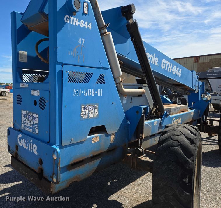 image for item EO0833 2007 Genie  GTH-844 telehandler