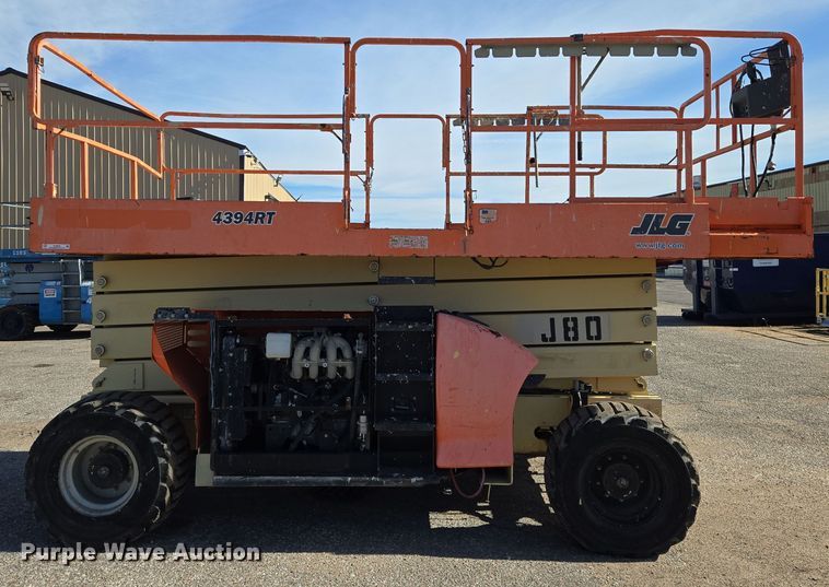 image for item EO0834 2005 JLG 4394RT scissor lift