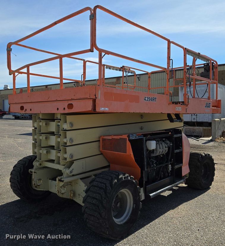 image for item EO0834 2005 JLG 4394RT scissor lift