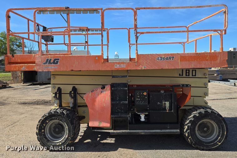 image for item EO0834 2005 JLG 4394RT scissor lift