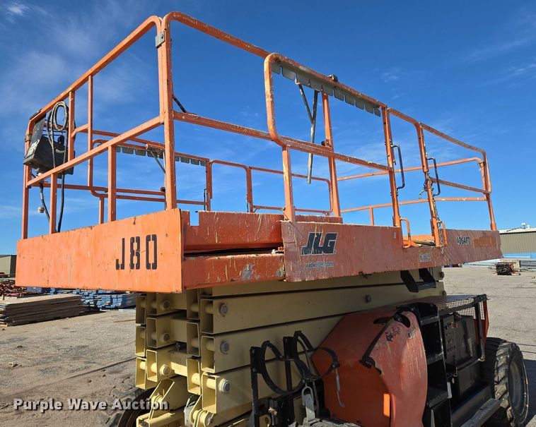 image for item EO0834 2005 JLG 4394RT scissor lift