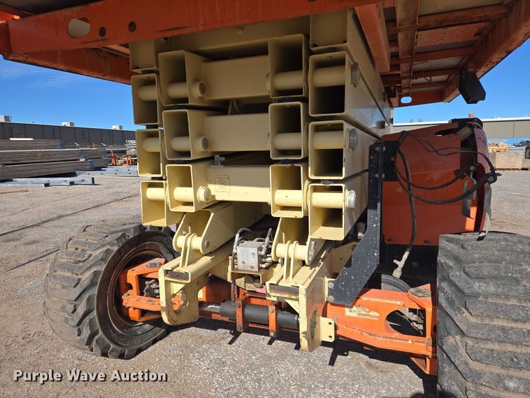 image for item EO0834 2005 JLG 4394RT scissor lift