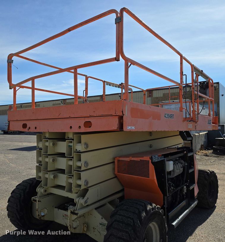 image for item EO0834 2005 JLG 4394RT scissor lift