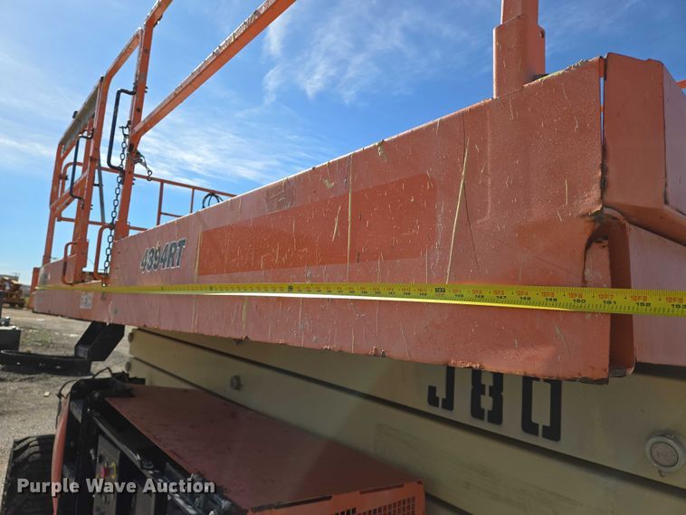 image for item EO0834 2005 JLG 4394RT scissor lift