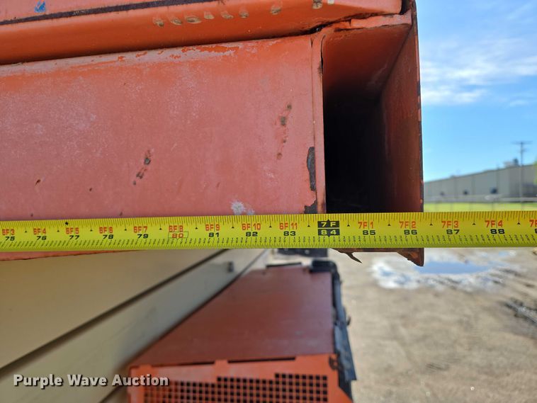 image for item EO0834 2005 JLG 4394RT scissor lift