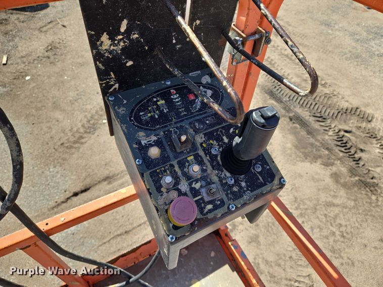 image for item EO0834 2005 JLG 4394RT scissor lift