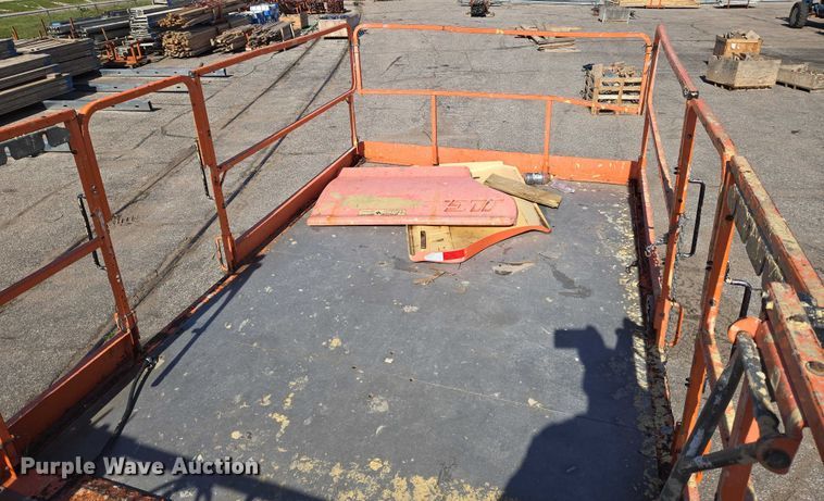 image for item EO0834 2005 JLG 4394RT scissor lift