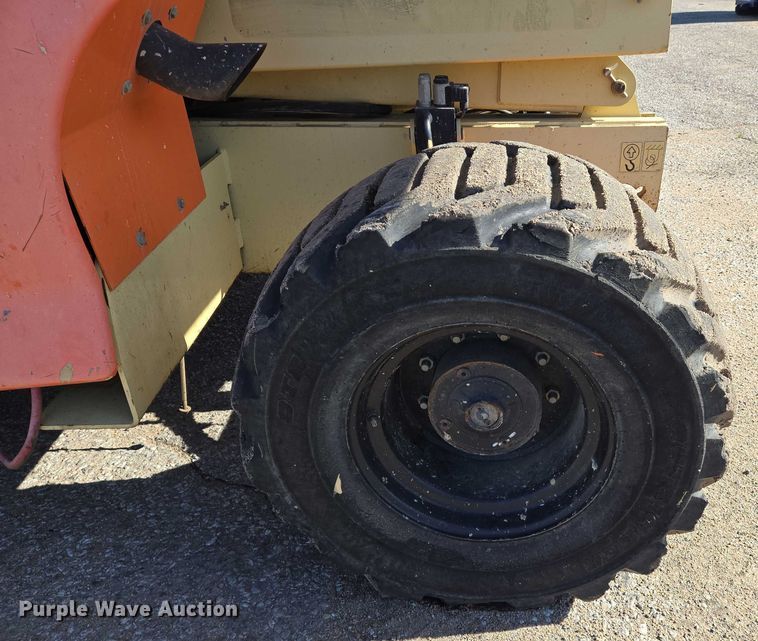 image for item EO0834 2005 JLG 4394RT scissor lift