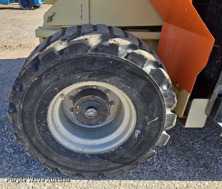 image for item EO0834 2005 JLG 4394RT scissor lift