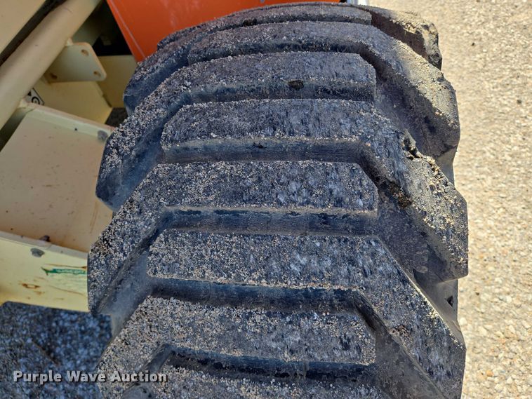 image for item EO0834 2005 JLG 4394RT scissor lift