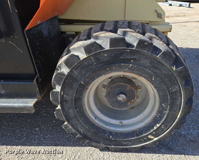 image for item EO0834 2005 JLG 4394RT scissor lift