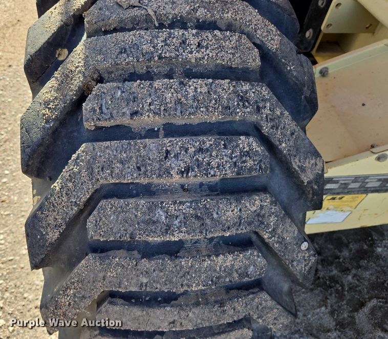 image for item EO0834 2005 JLG 4394RT scissor lift