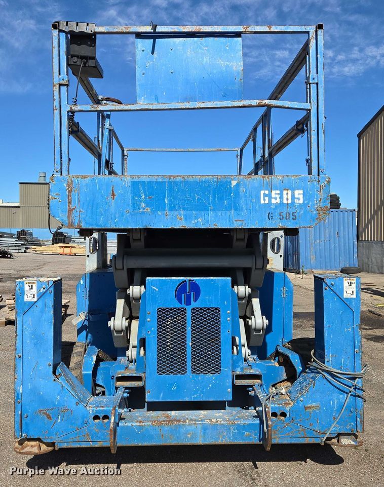image for item EO0845 2004 Genie GS-4390 scissor lift