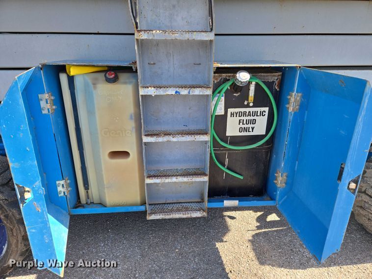 image for item EO0845 2004 Genie GS-4390 scissor lift