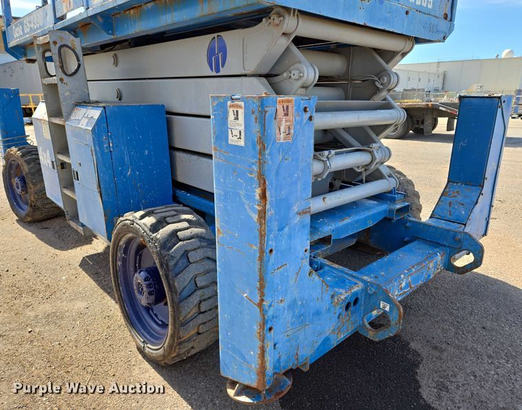 image for item EO0845 2004 Genie GS-4390 scissor lift