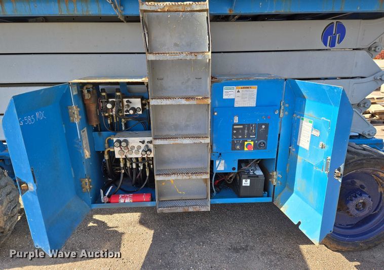 image for item EO0845 2004 Genie GS-4390 scissor lift