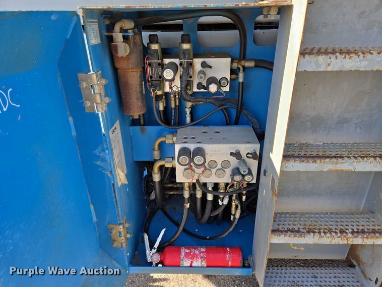 image for item EO0845 2004 Genie GS-4390 scissor lift