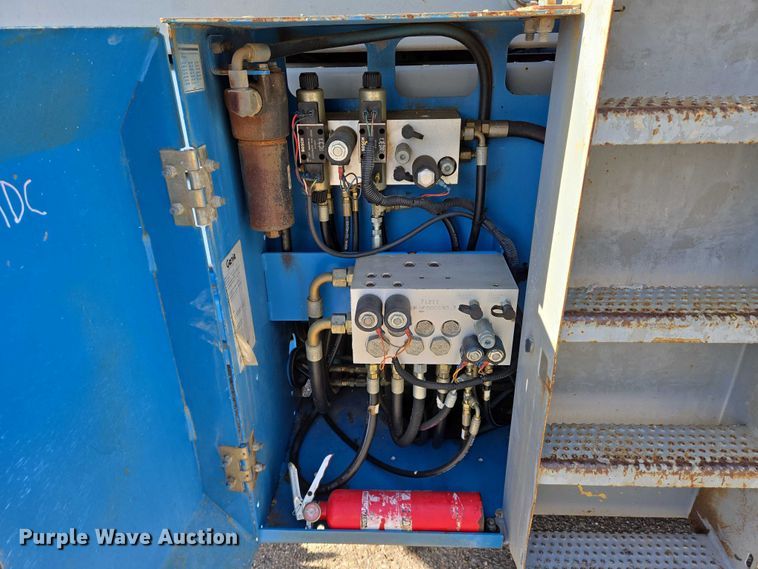 image for item EO0845 2004 Genie GS-4390 scissor lift