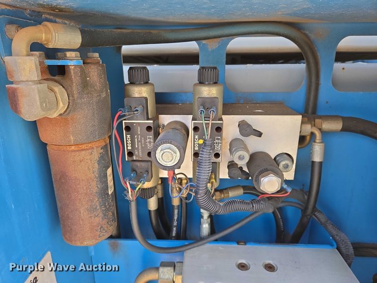 image for item EO0845 2004 Genie GS-4390 scissor lift