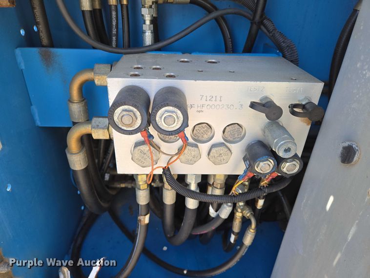 image for item EO0845 2004 Genie GS-4390 scissor lift