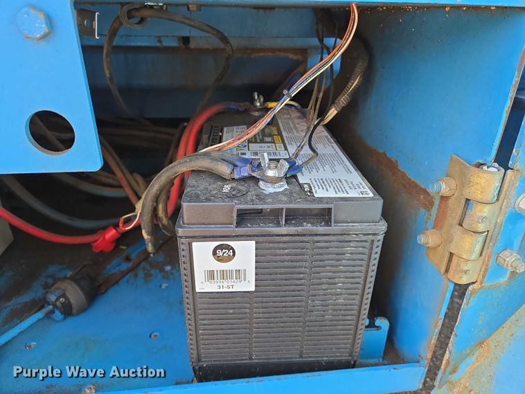 image for item EO0845 2004 Genie GS-4390 scissor lift